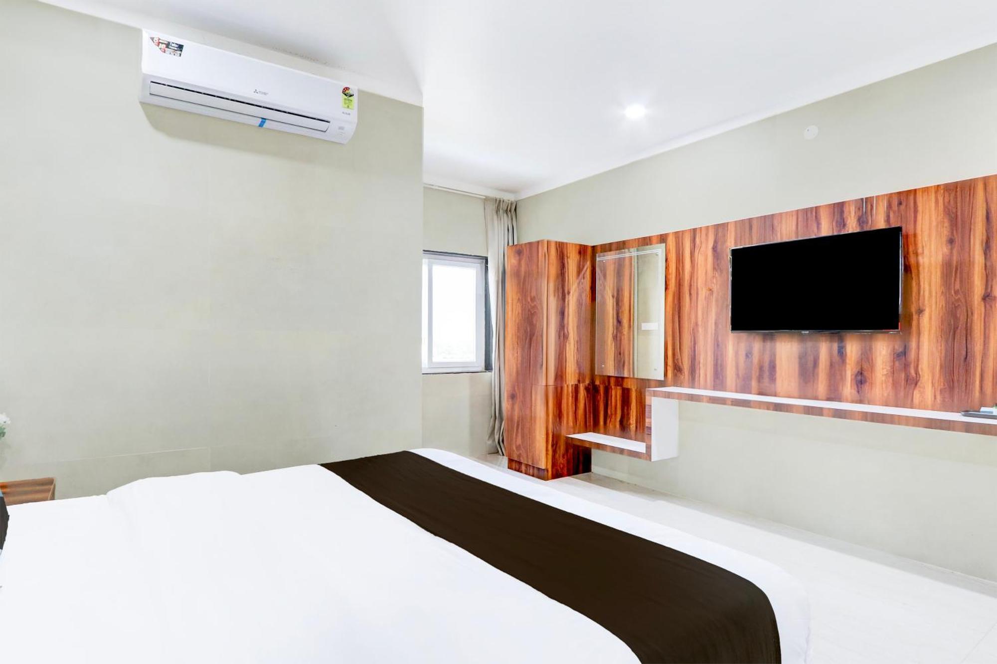 Hotel O Pr Grand Khammam Exterior foto