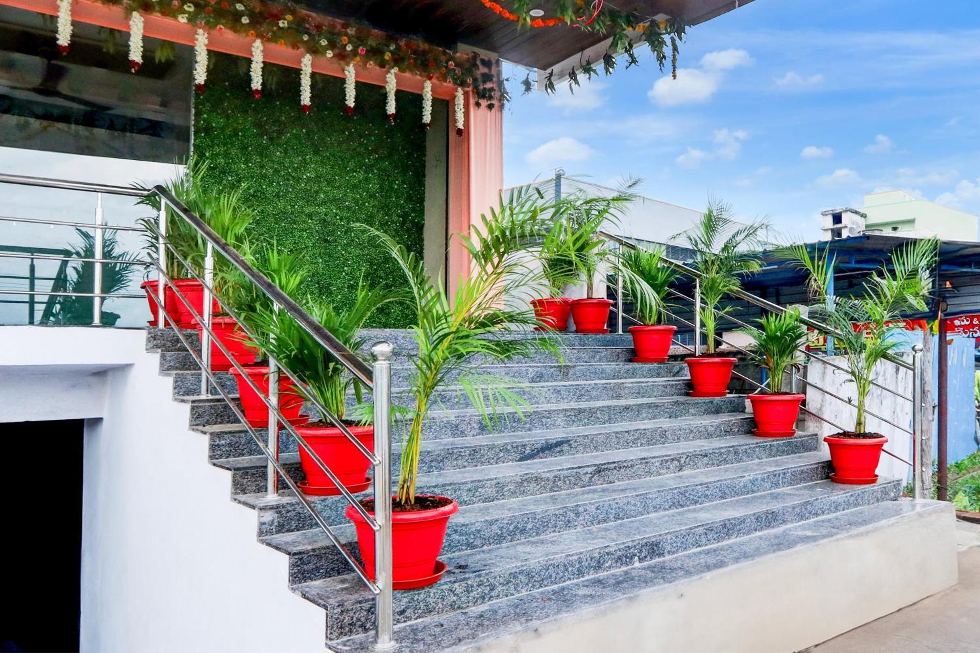 Hotel O Pr Grand Khammam Exterior foto